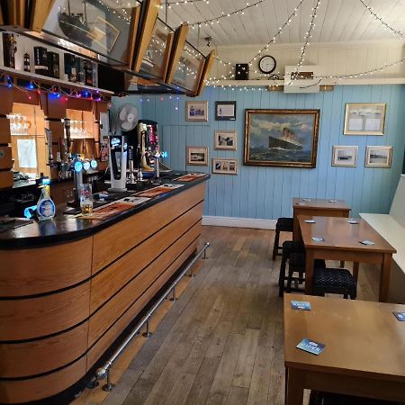 The Hope And Anchor Hotel Goodwick Екстериор снимка