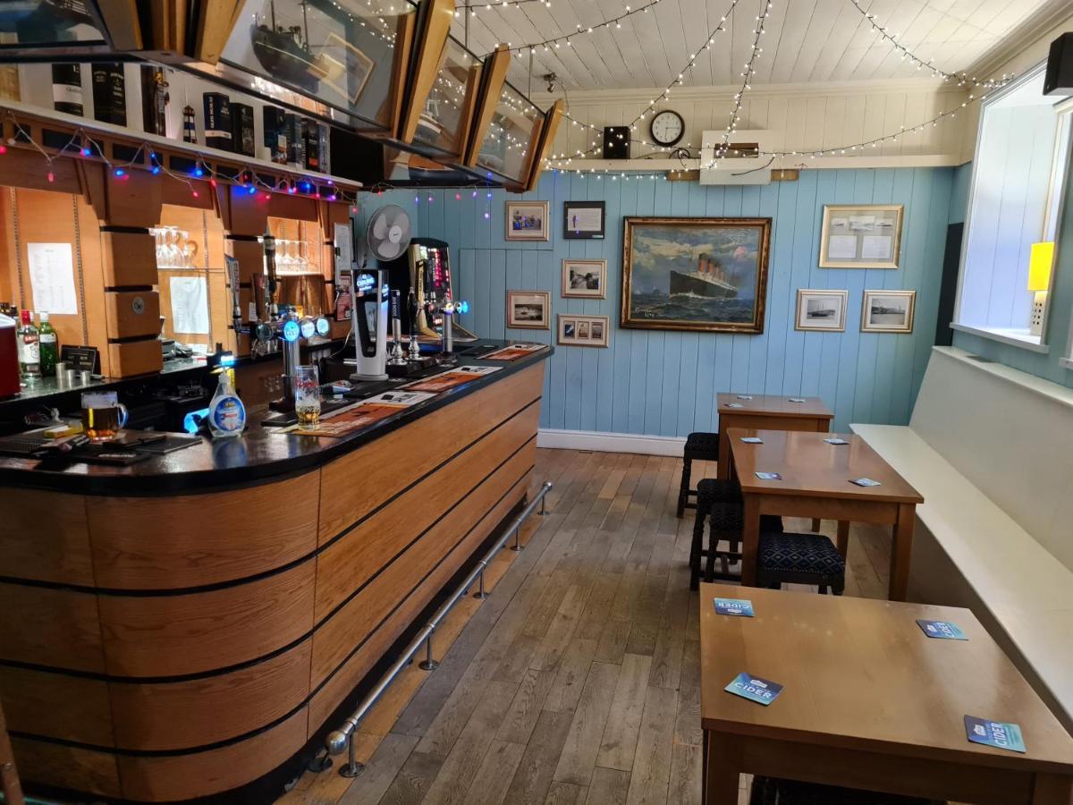 The Hope And Anchor Hotel Goodwick Екстериор снимка