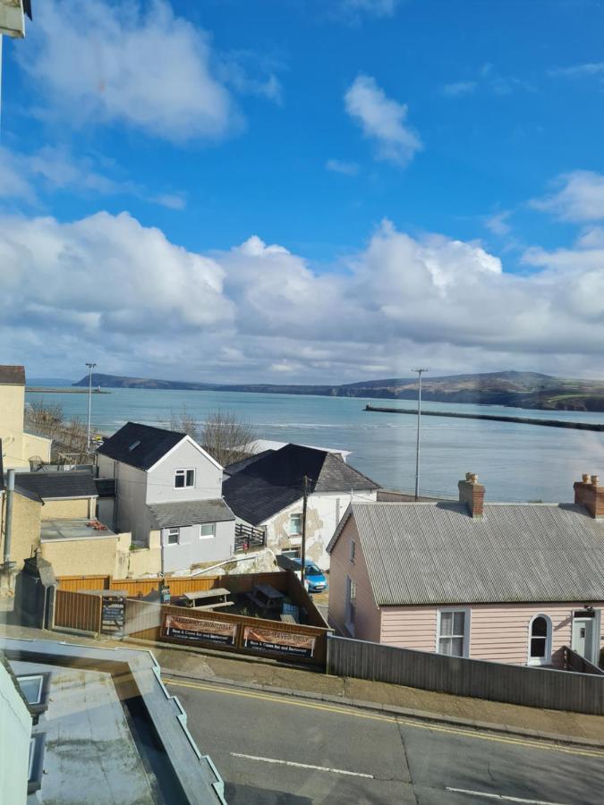 The Hope And Anchor Hotel Goodwick Екстериор снимка