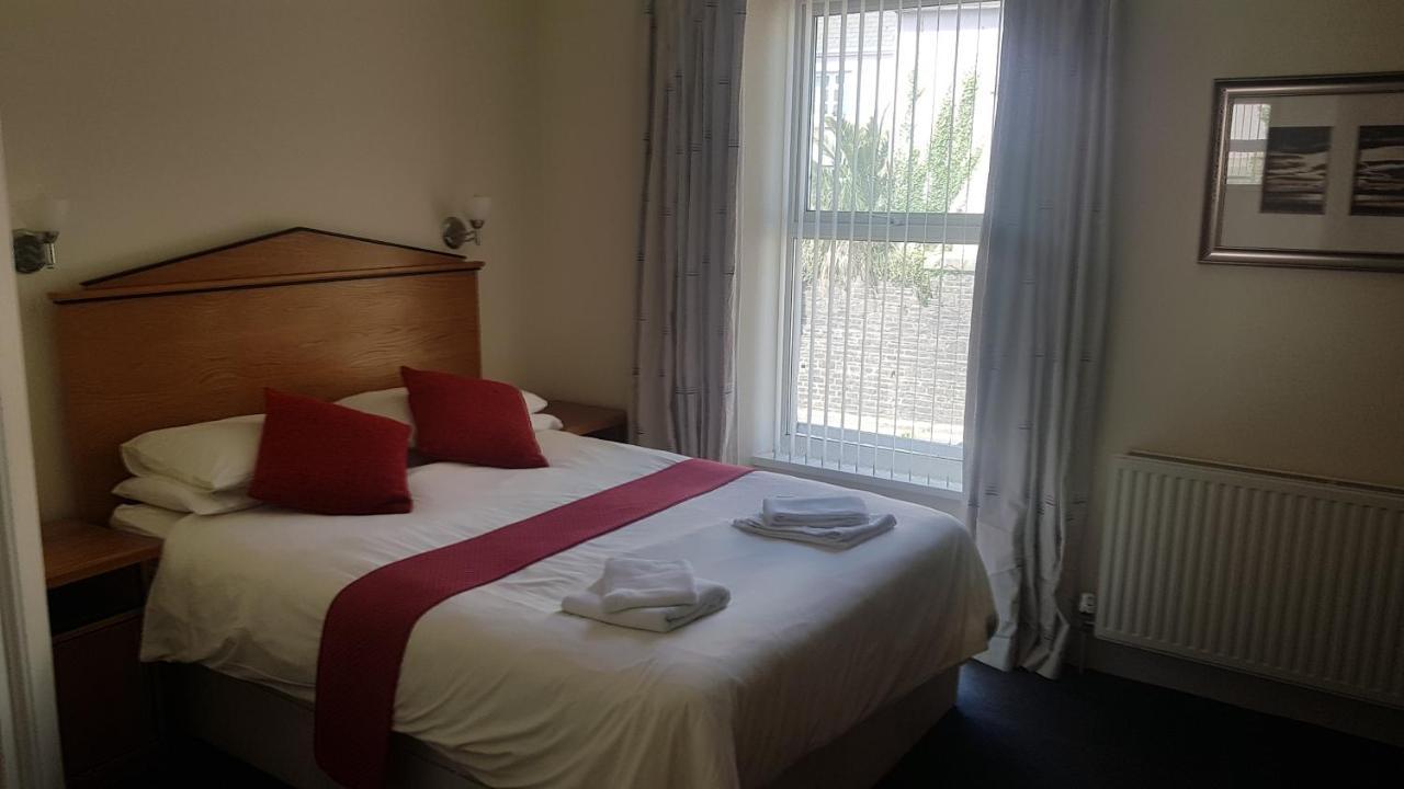 The Hope And Anchor Hotel Goodwick Екстериор снимка
