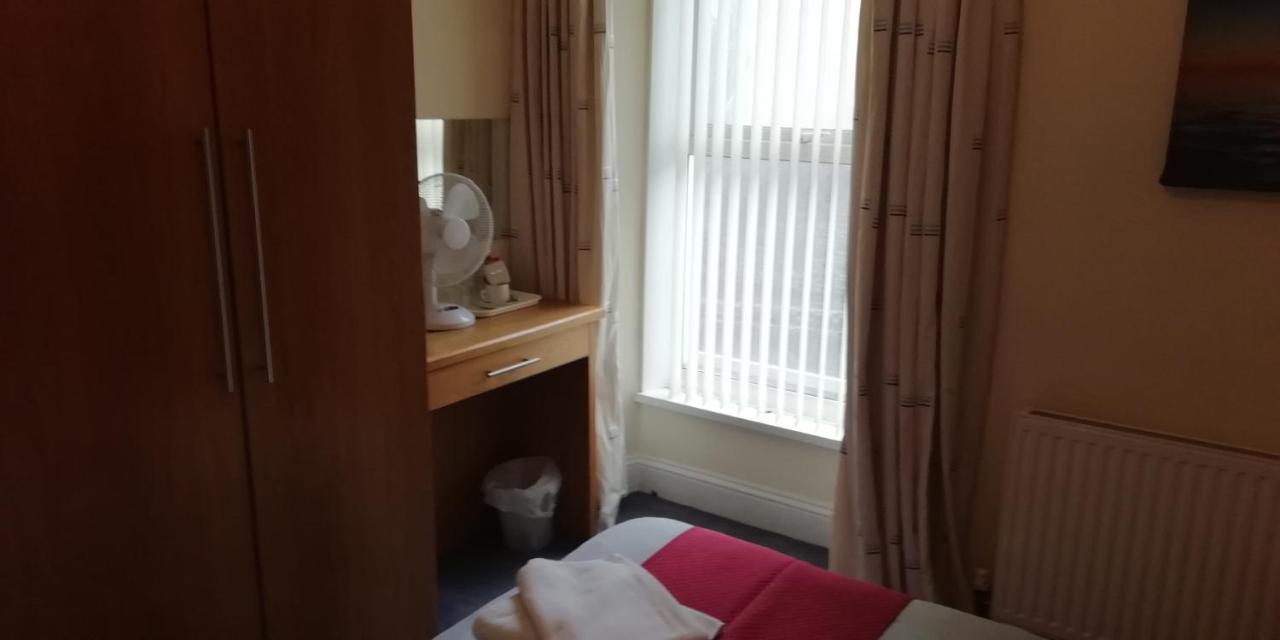 The Hope And Anchor Hotel Goodwick Екстериор снимка