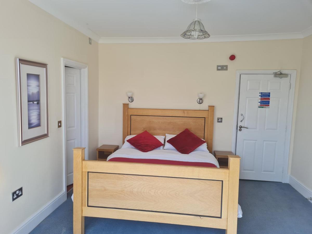 The Hope And Anchor Hotel Goodwick Екстериор снимка