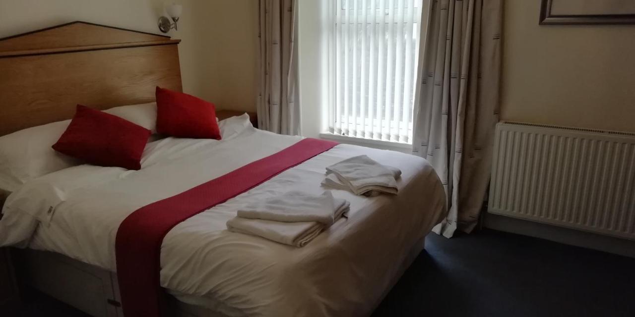 The Hope And Anchor Hotel Goodwick Екстериор снимка
